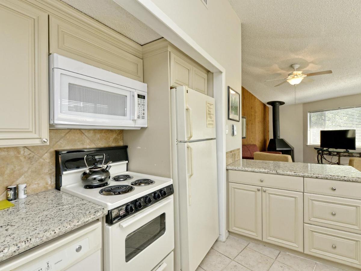Lake Travis Bungalow Casita Golden Rod #2 Lakeway Exterior photo